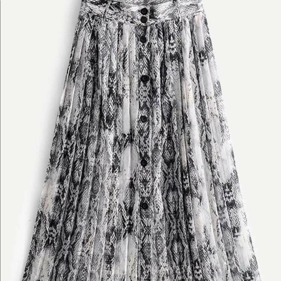 SHEIN Dresses & Skirts - Snakeskin print pleated skirt
